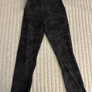 Lululemon Black Camouflage Leggings 21 crop align
